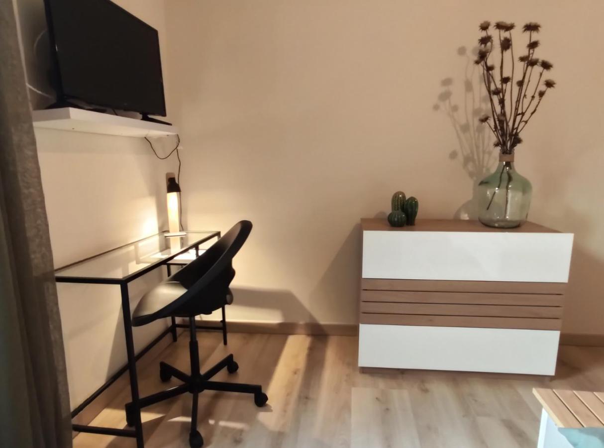 Chez Leon - Clim' & Patio - Appart Loupian Centre מראה חיצוני תמונה